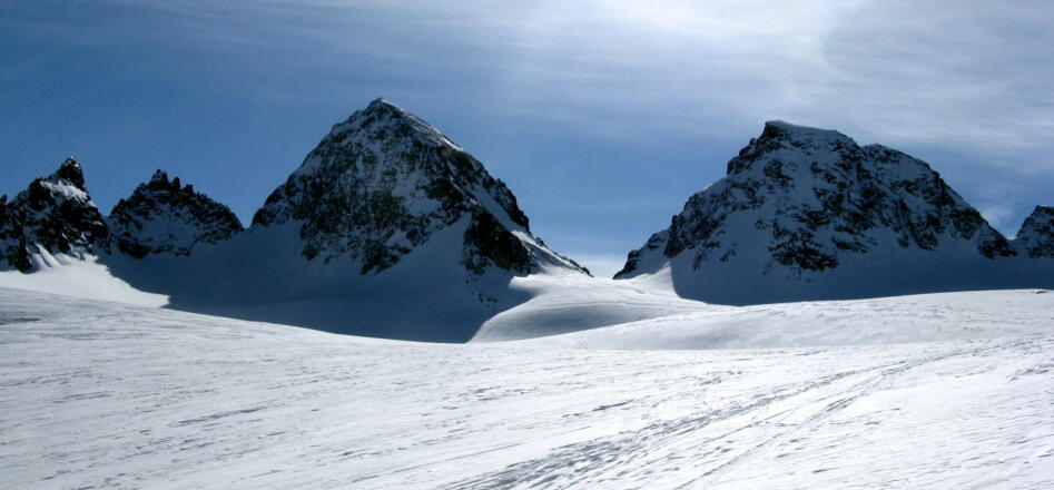 Mächtig vor uns Piz Buin mit Kl. Piz Buin, dazwischen die Buinlücke!