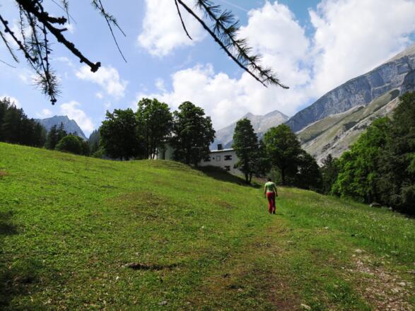 Inmitten einer großen Lichtung liegt St. Magdalena.