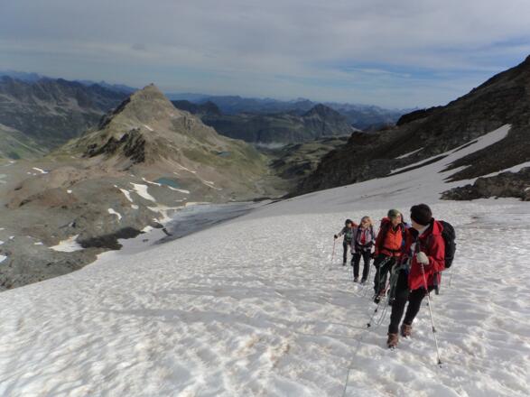 Blick zurück zum Bieltaljoch (See) dahinter das Hohe Rad.