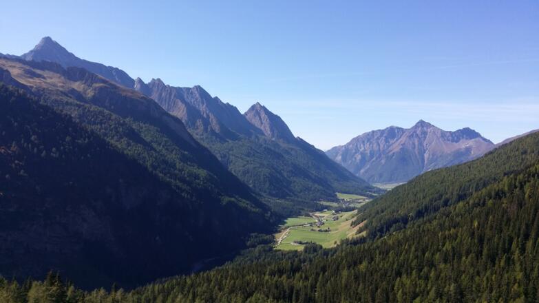 Immer wieder lockt die herrliche Aussicht zum stehen bleiben und Fotografieren.
