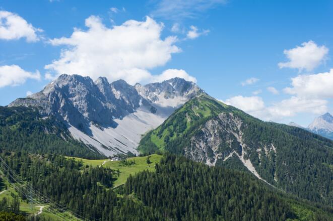 Von seiner wilden Seite zeigt sich der Hochwannig mit seinen Handschuhspitzen.