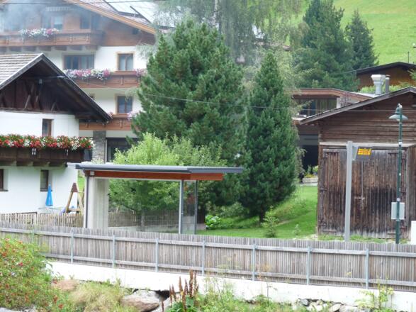 Die Bergtour beginnt bei der Bushaltestelle Gh. Sonne im Ortsteil Ob. Eggenstall/Gde. St. Leonhard.