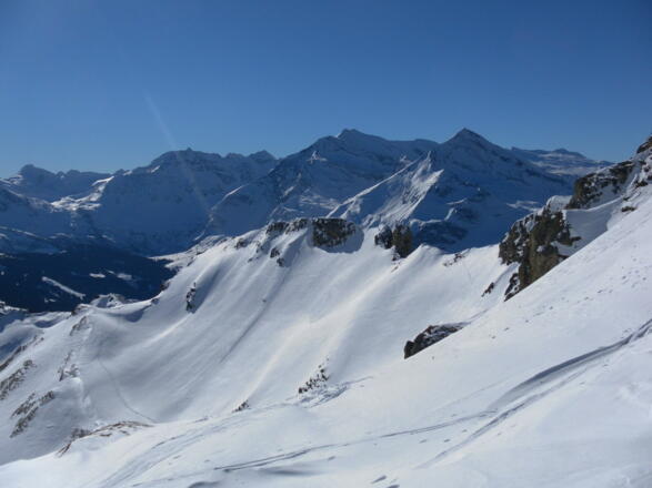 Schartenblick südwärts zu Sonnblick-Hocharn-Ritterkopf