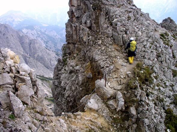 Sicherungen am Schrockengrat, Scharte ~2205m beim Abstieg.