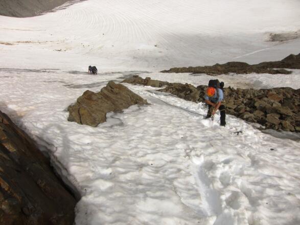 ... an Eisschrauben gesichert.