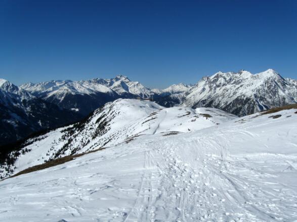 Rückblick über den Gratrücken Richtung Venet Bergstation.