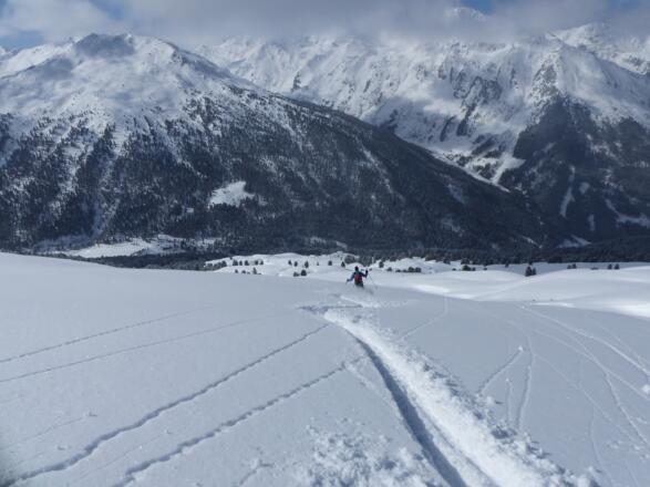 Gerade nach Neuschnee bieten die Hänge herrlichen Pulvergenuss.