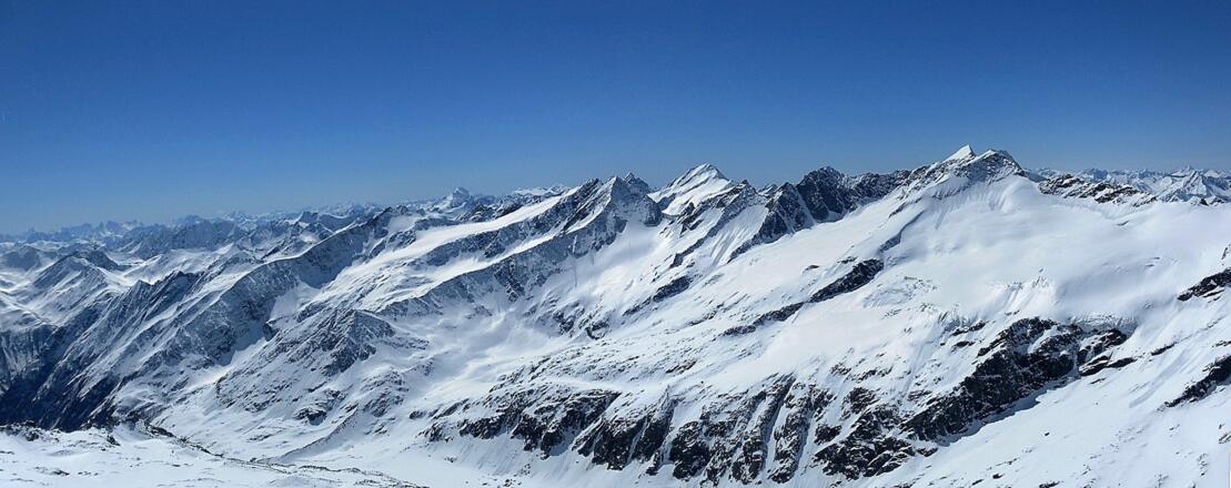 Maurertal mit Malhamspitzen und Simonyspitzen, rechts dahinter die Dreiherrnspitze