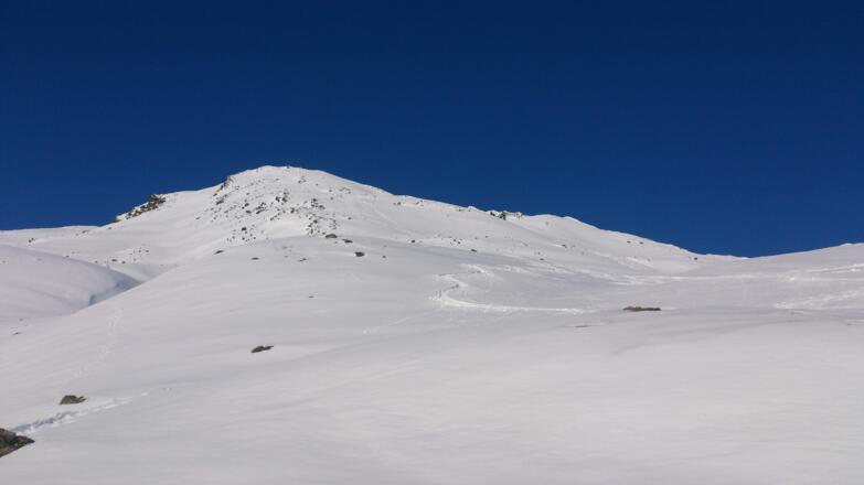 Der 35° Grad steile Gipfelhang.