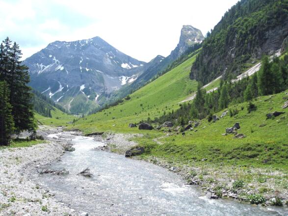 Kaiserbachtal mit Grießkopf und Kaiserkopf