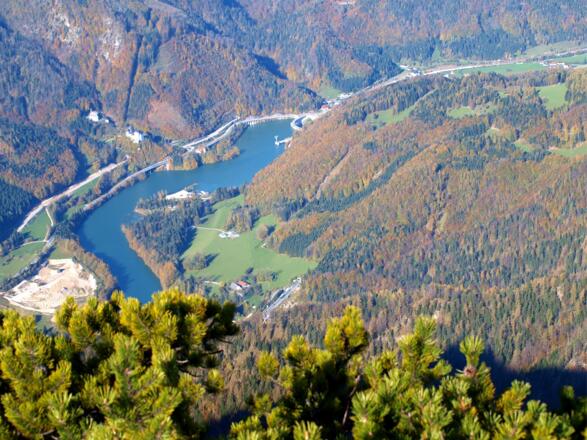 Tiefblick zum Stausee Klaus