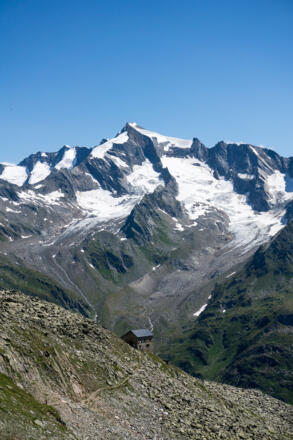 die Neugerdorferhütte mit der Dreiherrenspitze