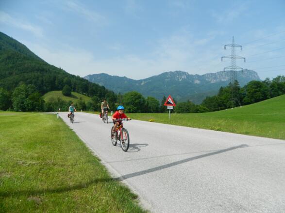 "Bergwertung" bei Dorf, im Hintergrund die Kremsmauer