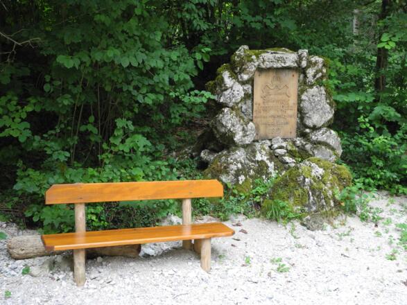 Rastplatz im Jainzental mit Gedenktafel