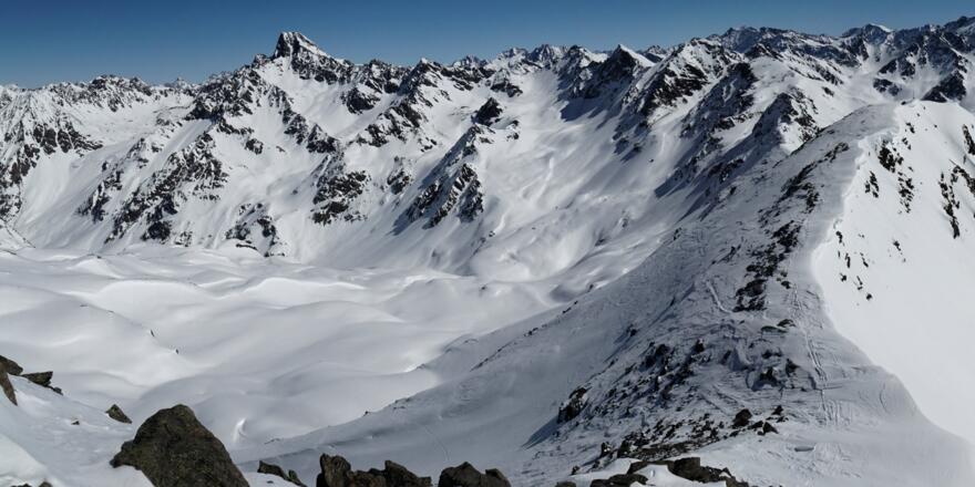 Glockturm, Glockturmjoch, Hennesiglspitze, Hennesiglköpfe, Glockhauser - von li nach re; Aufnahme von Nauderer Hennesiglspitze