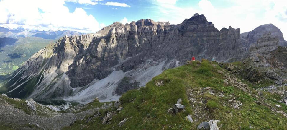 auf dem Weg zur Gschnitz Tribulaunh. (Blick z. schwarzen Wand
