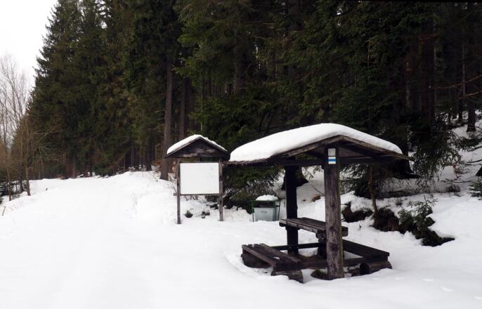 Rastplatz 795m, danach rechts halten