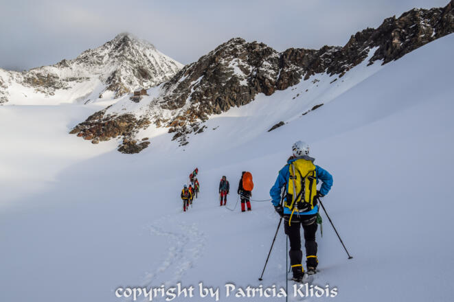 über den Übeltalferner-Gletscher, an der Müller Hütte vorbei zum Einstieg des Grat`s