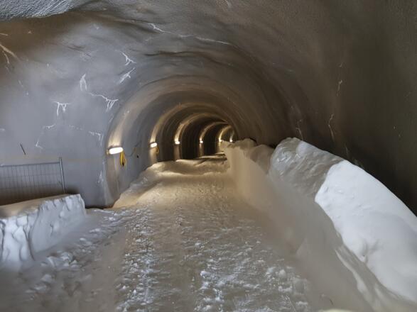 Tag4, die letzten Meter geht es durch einen Tunnel