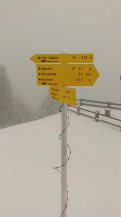 Wegeschilder an der Panorama Alm. Hier Richtung Bodenhaus