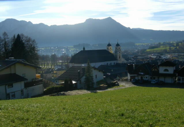 Basilika von Mondsee vor Thalgauer Schober