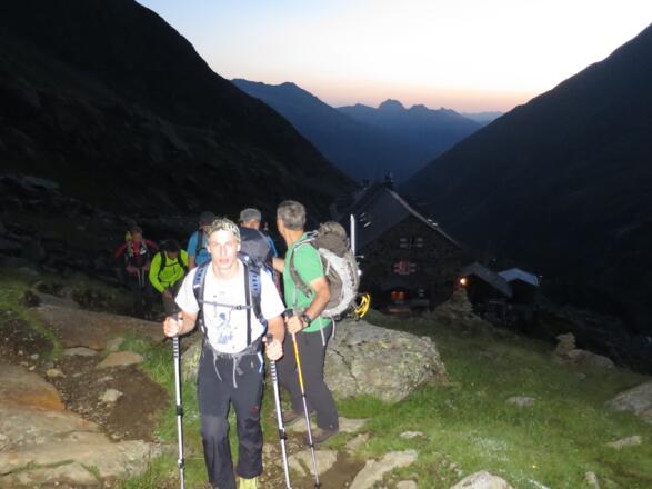 Aufbruch um 05:10 Uhr von der Nürnbergerhütte.