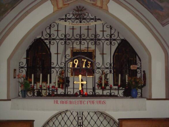 Ein Blick in die wunderschöne Waldkapelle.