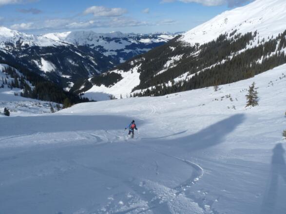 Abfahrt vom Schneegrubenschartl über die schönen Nordhänge.