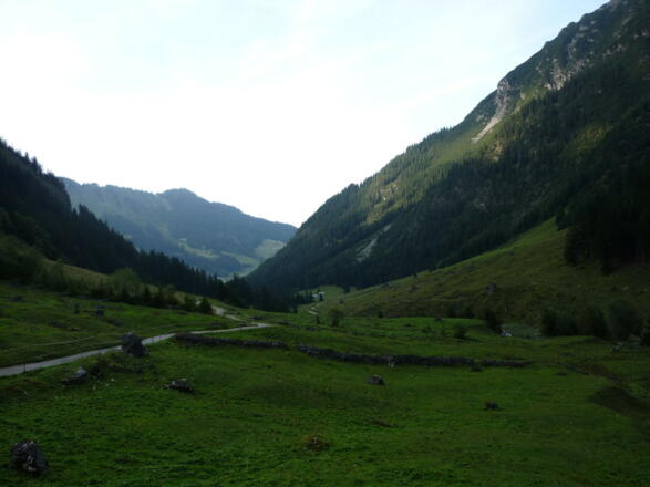 Talauswärts