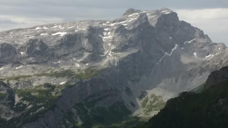 Sulzfluhstock von Norden aus gesehen, in der Bildmitte der sog. Rachen