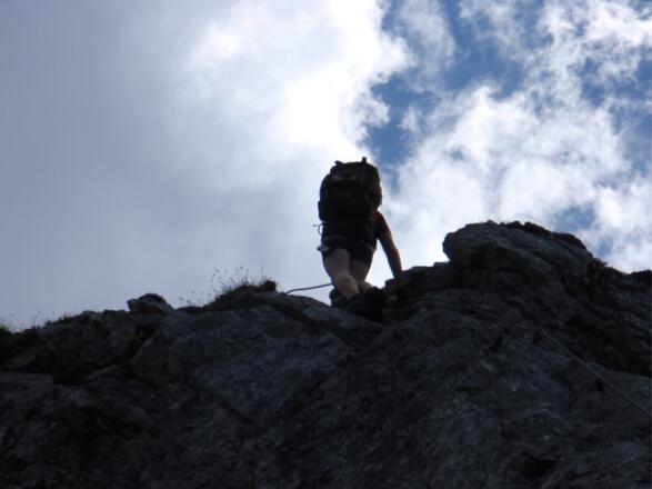 Unterwegs am Atterseeklettersteig beim Schlusshang