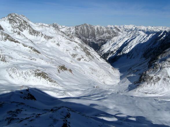 Tiefblick zur Pforzheimer Hütte.