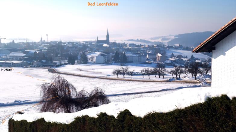 Blick auf Bad Leonfelden, links Parkplatz 750m