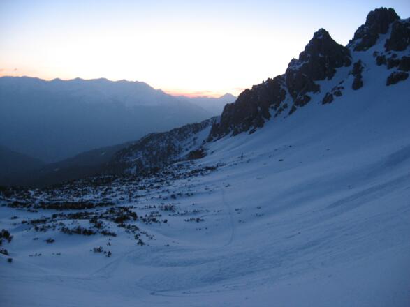 Vom Kalbenjoch Blick zurück zum Aufstiegsgelände.