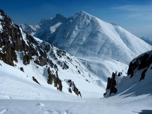 Blick auf die gesamte Westflanke des Großen Solstein.