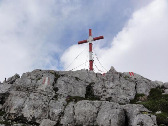 Warscheneck Gipfelkreuz am weitläufigen Gifpelplateau
