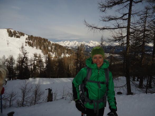 die letzen Meter der Piste entlang bis zum Ausgangspunkt, Blick in die Niederen Tauern