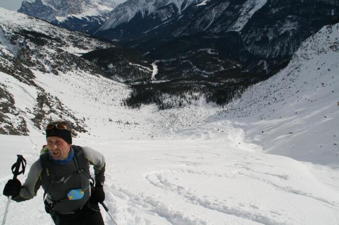 Tiefblick von der Fernpassrinne auf das direkt darunterliegende NATURA 2000-Gebiet Afrigal.