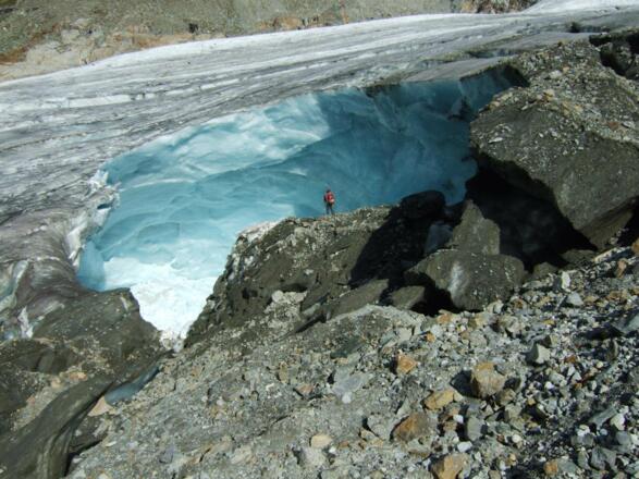 Achtung beim Queren des Gletschers - Toteisfelder erfordern gute Sicht.