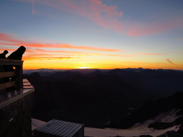 ..... Sonnenaufgang auf der Hütte.