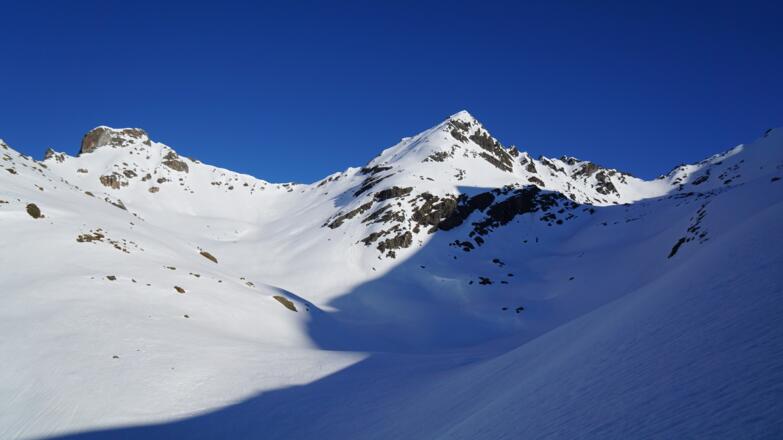 Östliche Hennesiglspitze - Bildmitte - Aufnahme am Ende des Schiechkars