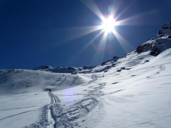 Abfahrt über schönste Hänge