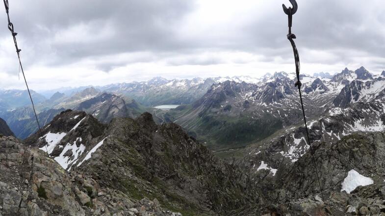 Silvretta Stausee und dahinter die Fluchthörner