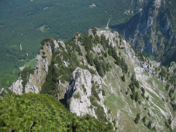 Blick vom Gipfel auf den Ostgrat