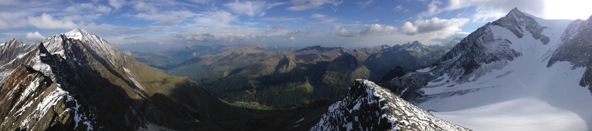 Panorama vom Scheiberkogel Richtung Süden, rechts im Bild der Hintere See'lenkogel und in dessen Schatten die Zwickauer Hütte