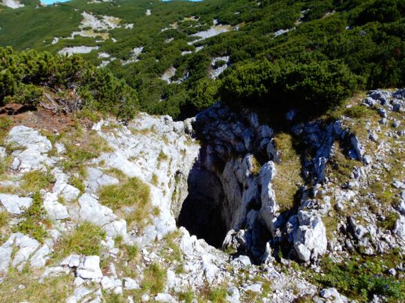 Vorsicht Dolinen und Karstspalten! Bei der G. Eiblgrube