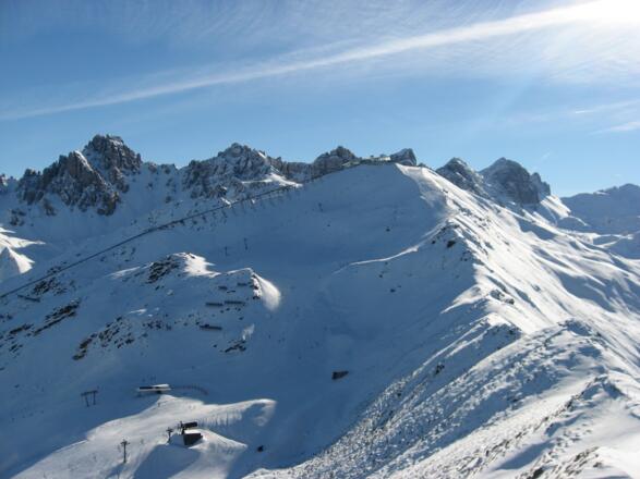 Blick Richtung Hoadl im Hintergrund das Ruhegebiet Kalkkögel.