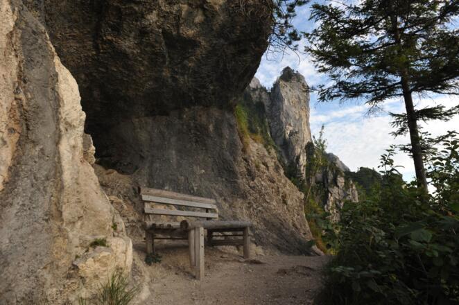 Am höchsten Punkt der Wanderung angekommen genießen wir einen herrlichen Ausblick auf die Umgebung