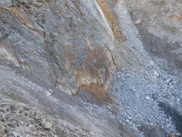 Steile Schuttrinne im zweiten Teil des Weges