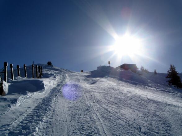 Die kleine Hütte am Ende der präparierten Aufstiegsroute.